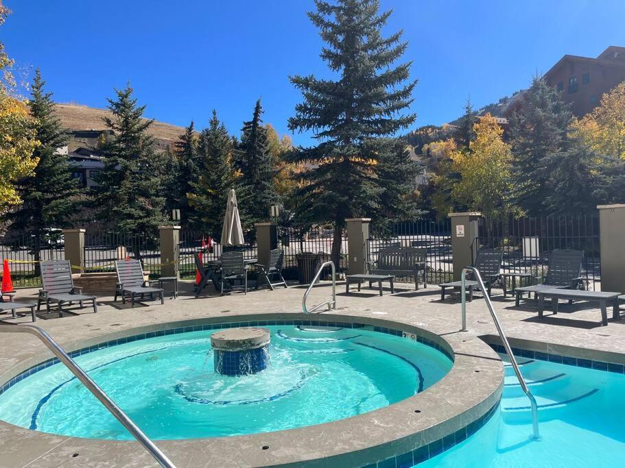 Апартаменты Mt Cb Mountain Side With King Bed, Hot Tub, Pool & Kitchen! Крестед-Бьютт Экстерьер фото