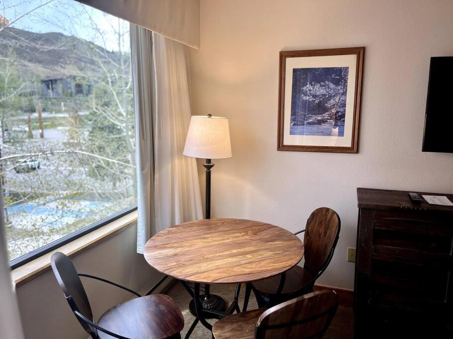 Апартаменты Mt Cb Mountain Side With King Bed, Hot Tub, Pool & Kitchen! Крестед-Бьютт Экстерьер фото