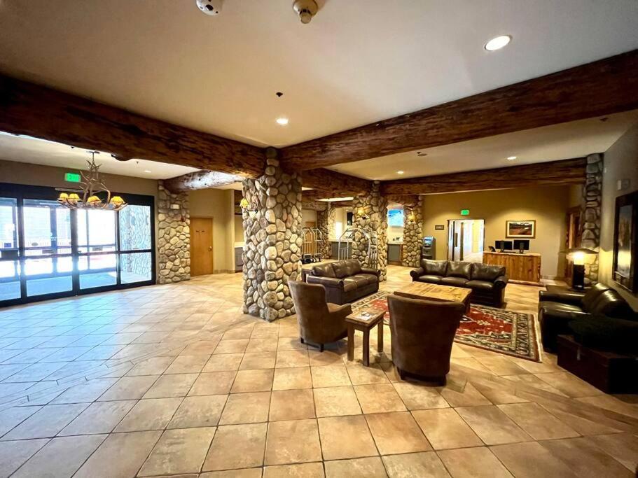 Апартаменты Mt Cb Mountain Side With King Bed, Hot Tub, Pool & Kitchen! Крестед-Бьютт Экстерьер фото